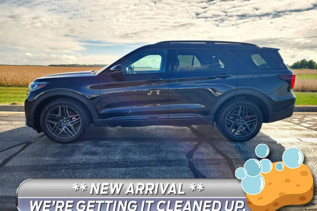 2025 Ford Explorer ST photo 1
