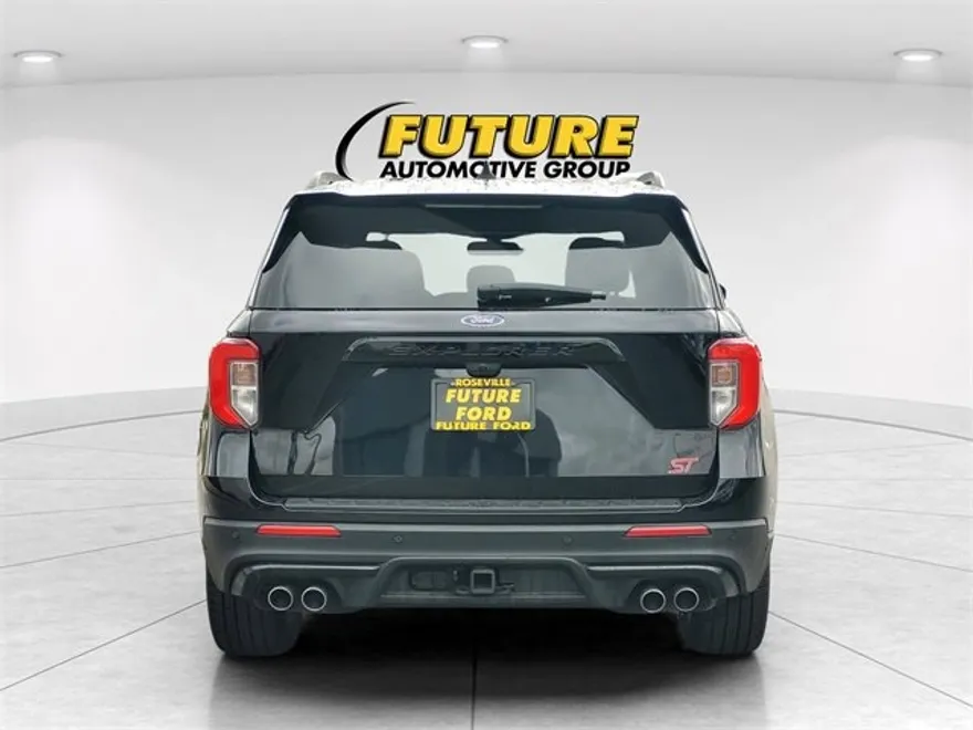 2022 Ford Explorer ST photo 1