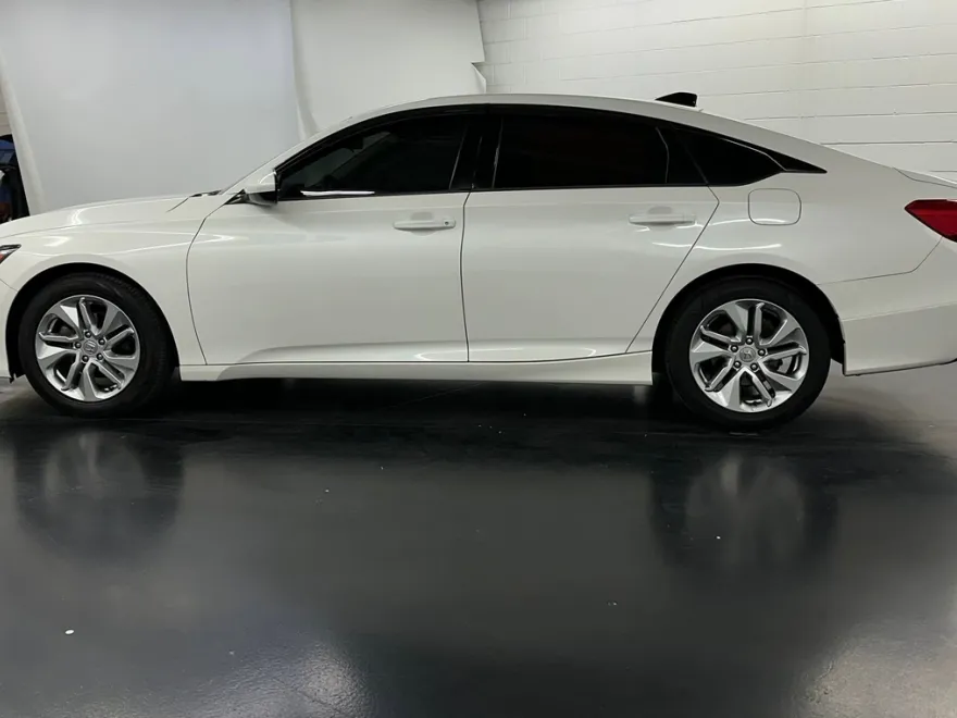 2019 Honda Accord LX 1.5T photo 1