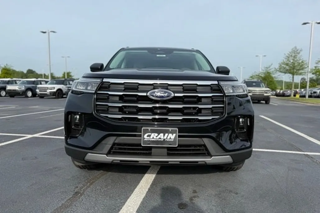 2025 Ford Explorer photo 1