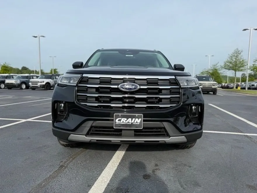 2025 Ford Explorer photo 1