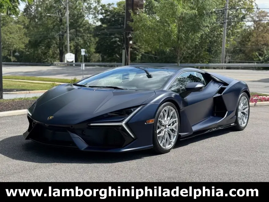 2025 Lamborghini Revuelto photo 1