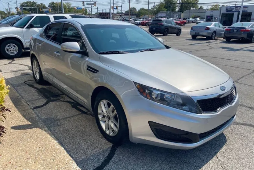 2011 Kia Optima LX photo 1