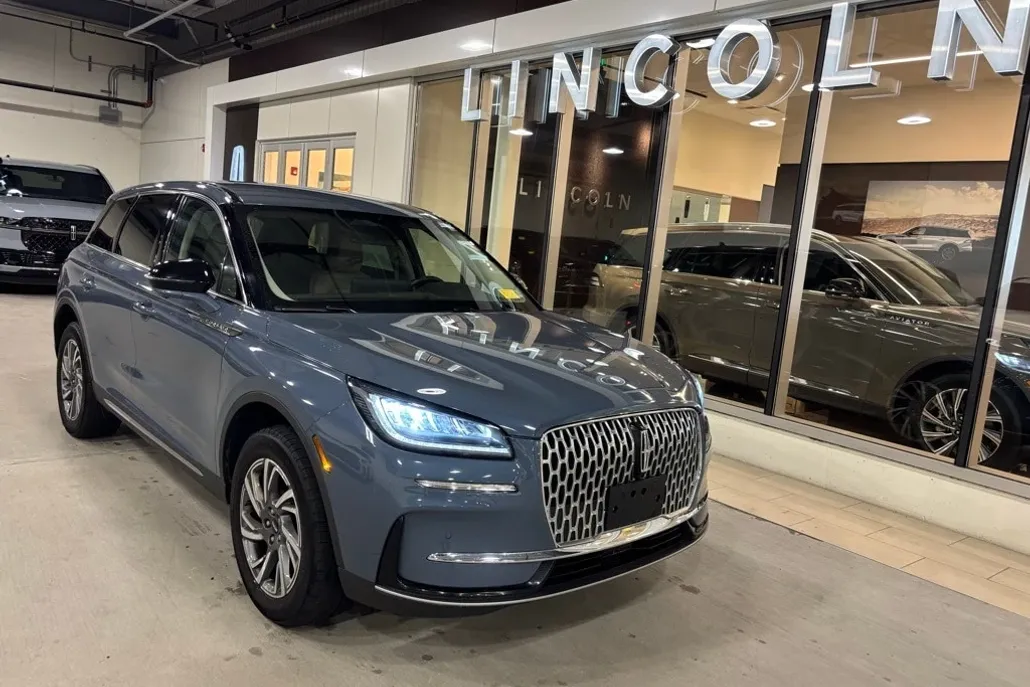 2023 Lincoln Corsair Standard photo 1