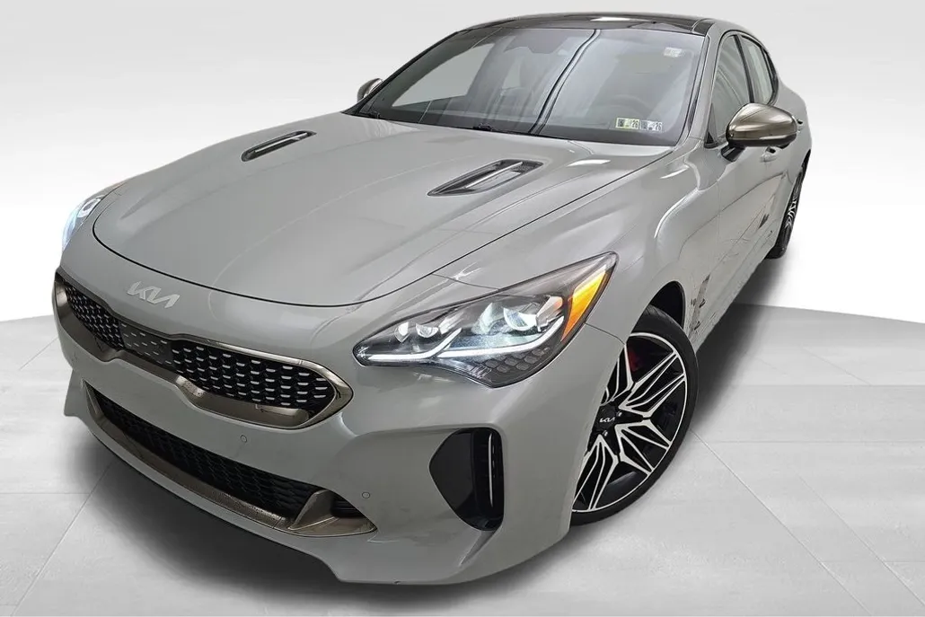 2022 Kia Stinger GT2 photo 1