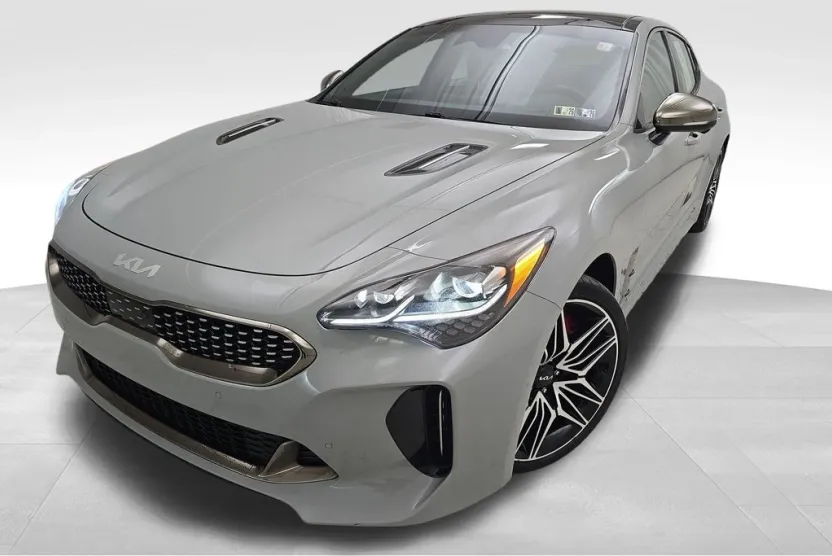 2022 Kia Stinger GT2 photo 1