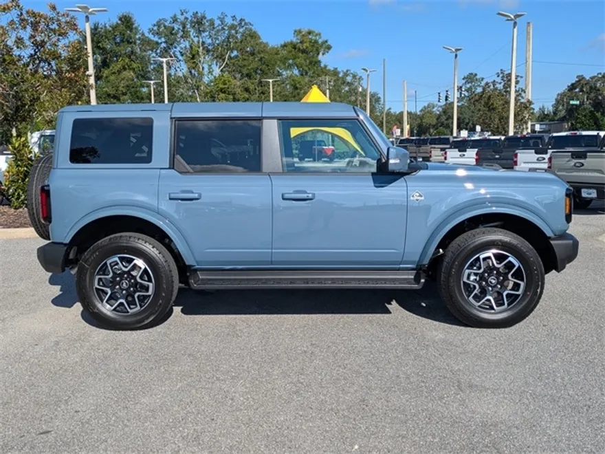 2025 Ford Bronco Outer Banks photo 1
