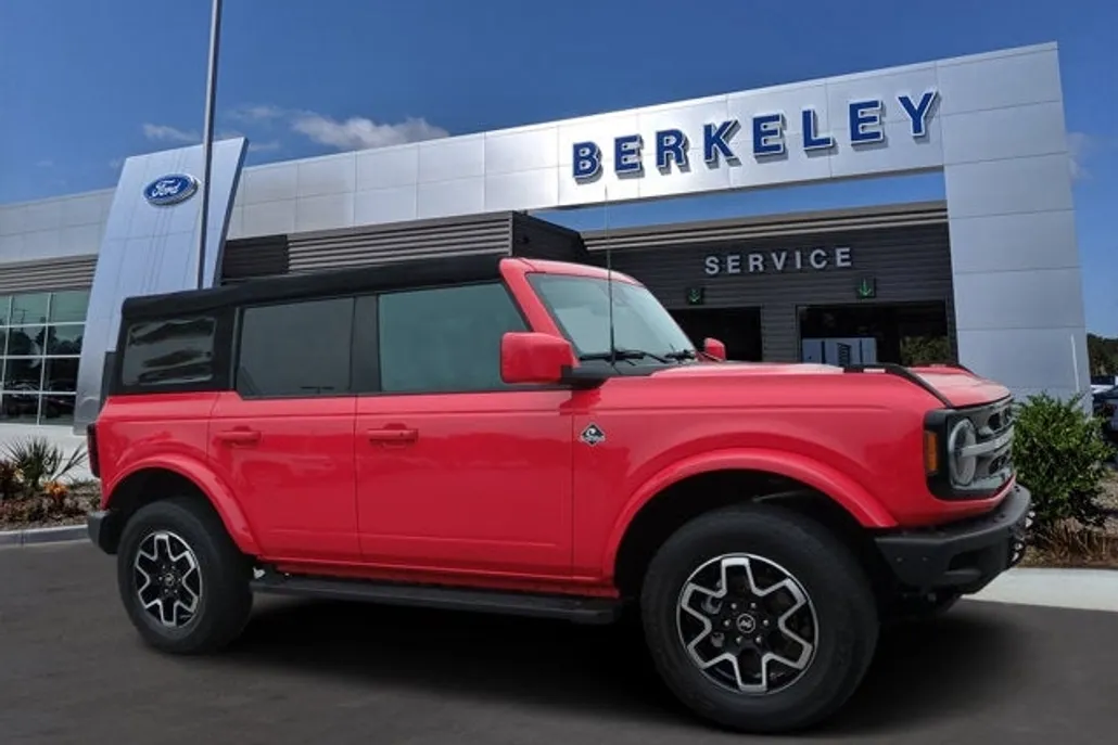 2022 Ford Bronco Outer Banks photo 1