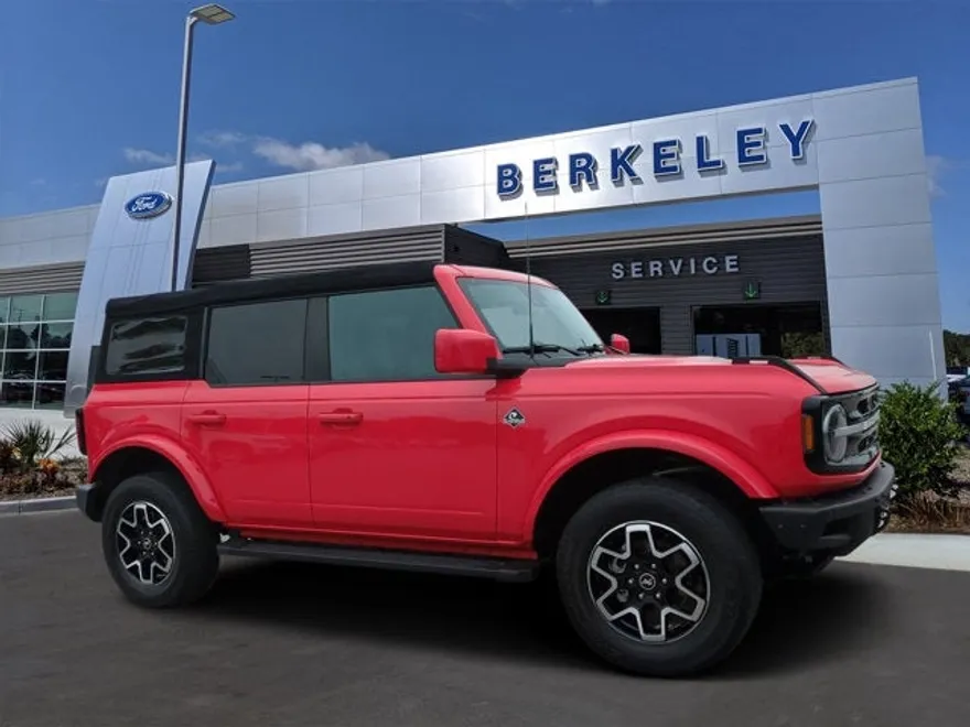 2022 Ford Bronco Outer Banks photo 1
