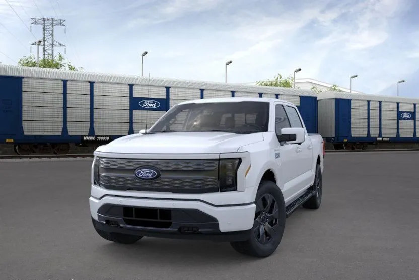 2025 Ford F-150 Lightning Lariat photo 1