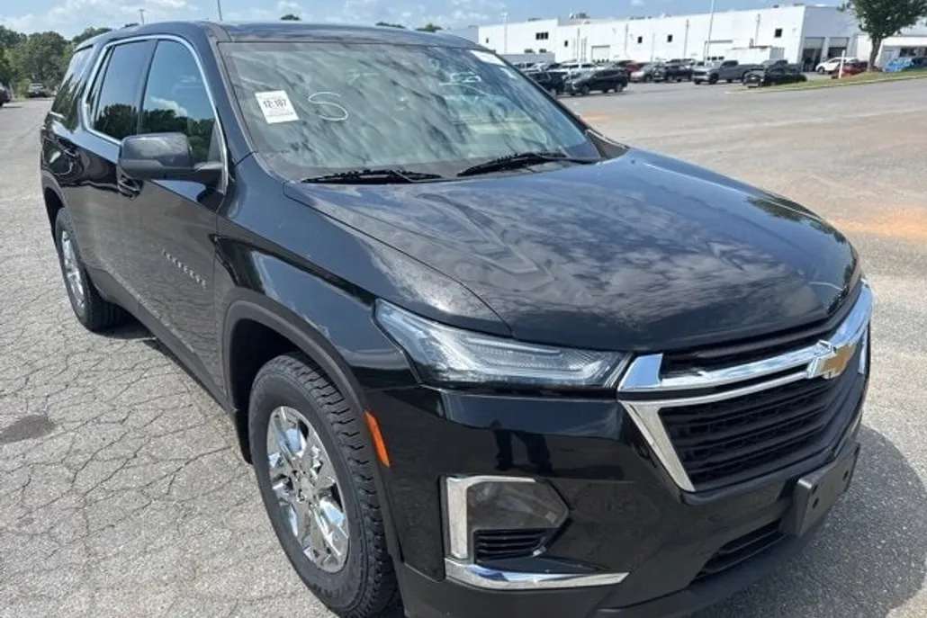 2022 Chevrolet Traverse LS photo 1