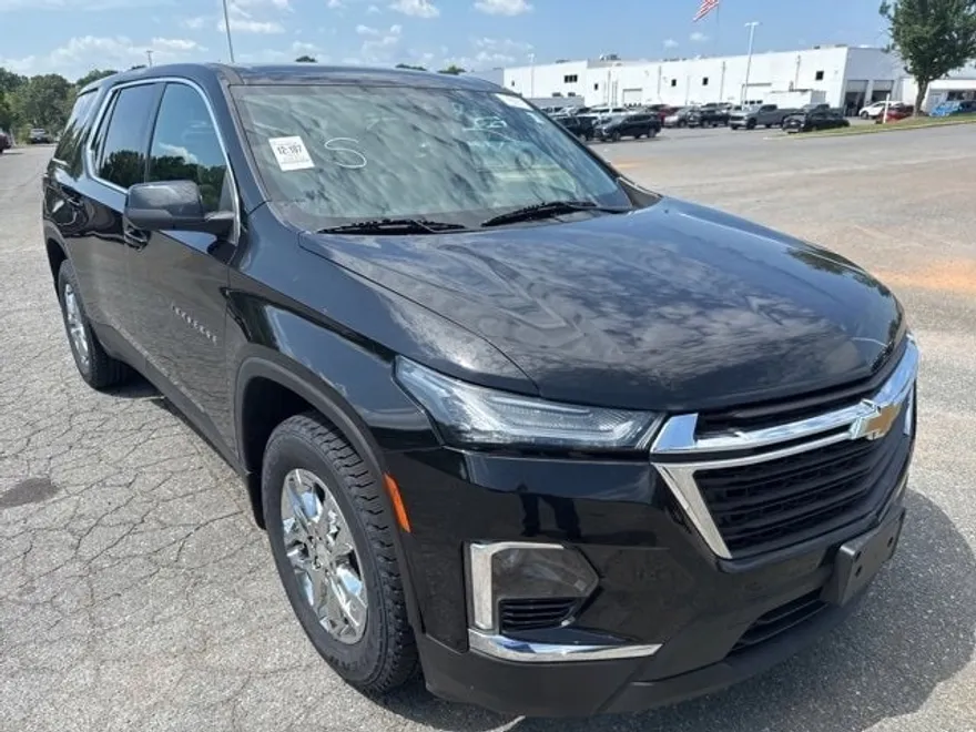 2022 Chevrolet Traverse LS photo 1