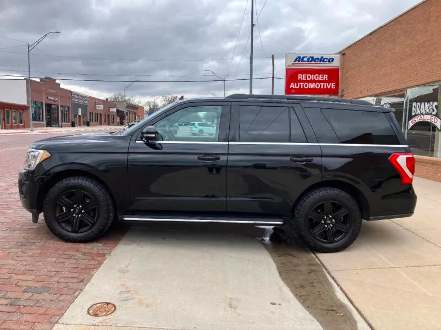 2021 Ford Expedition XLT photo 1