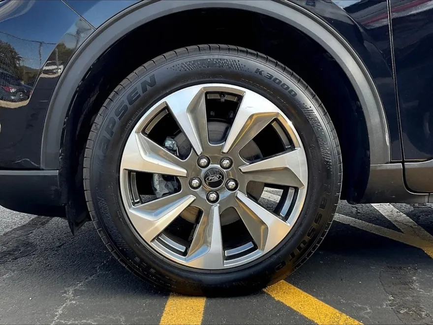 2024 Ford Escape Platinum photo 1