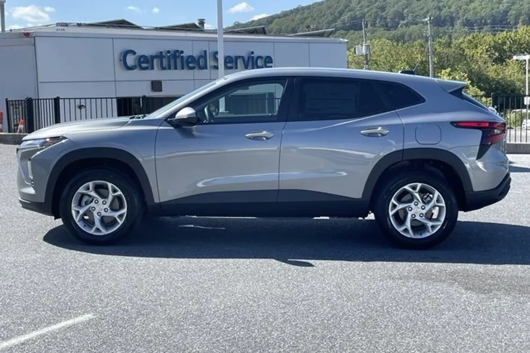 2026 Chevrolet Trax LS photo 1