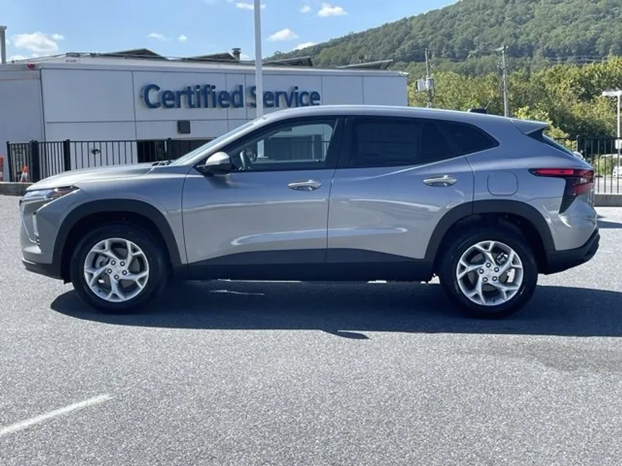 2026 Chevrolet Trax LS photo 1