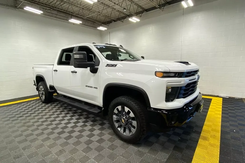 2024 Chevrolet Silverado 2500HD Custom photo 1