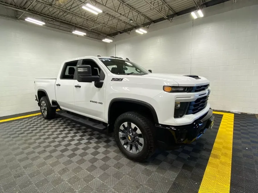 2024 Chevrolet Silverado 2500HD Custom photo 1