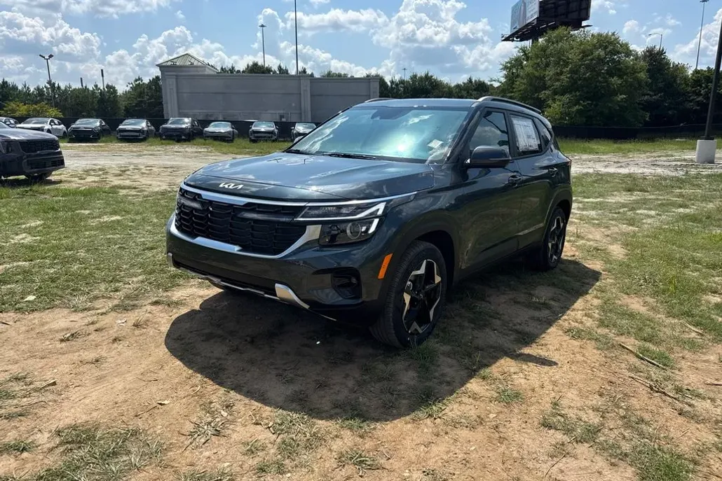 2025 Kia Seltos S photo 1