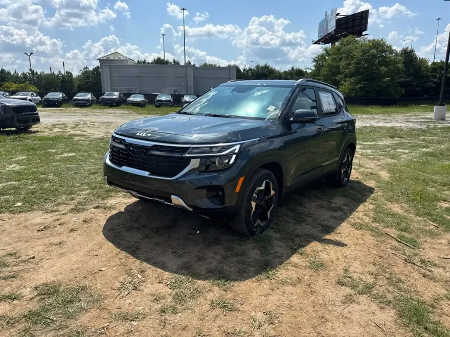 2025 Kia Seltos S photo 1