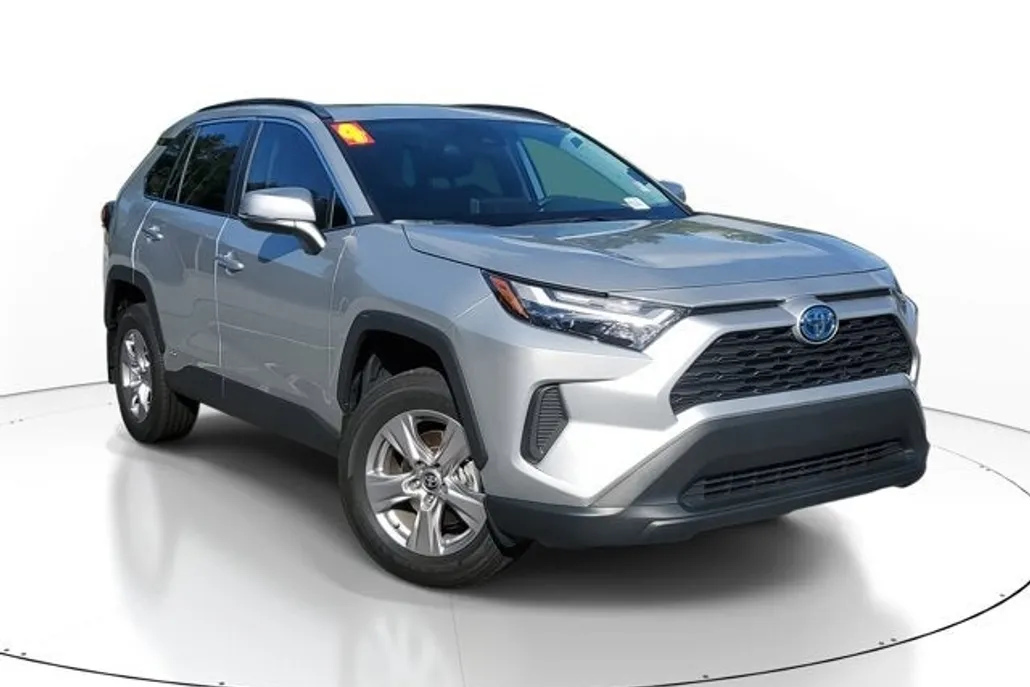2024 Toyota RAV4 Hybrid XLE photo 1