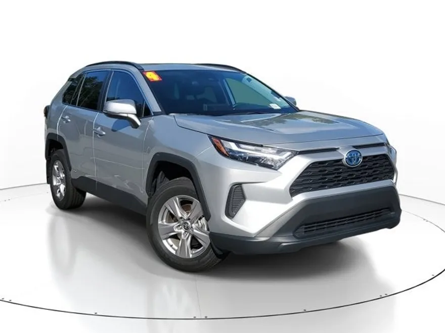 2024 Toyota RAV4 Hybrid XLE photo 1