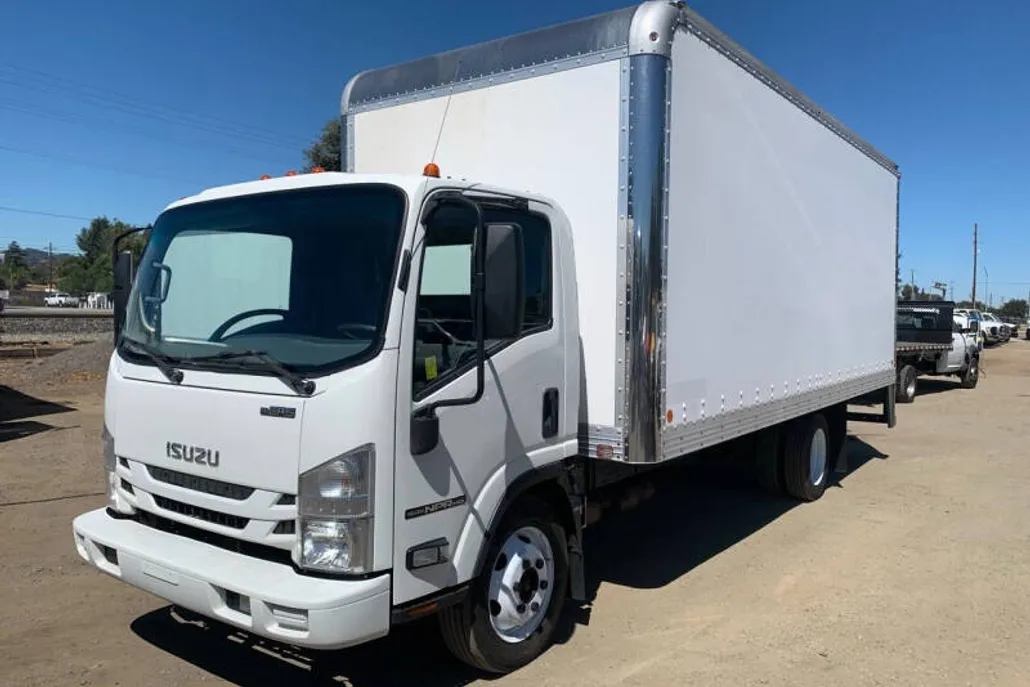 2018 Isuzu NPR photo 1