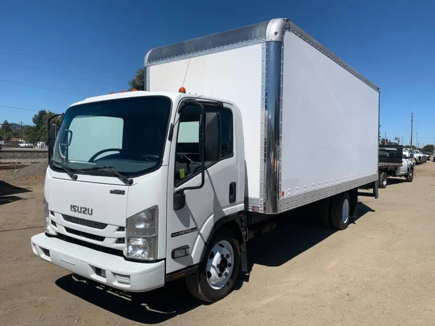 2018 Isuzu NPR photo 1