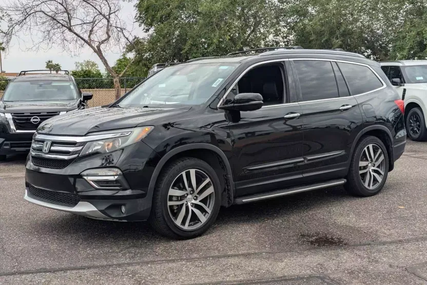 2016 Honda Pilot Touring photo 1