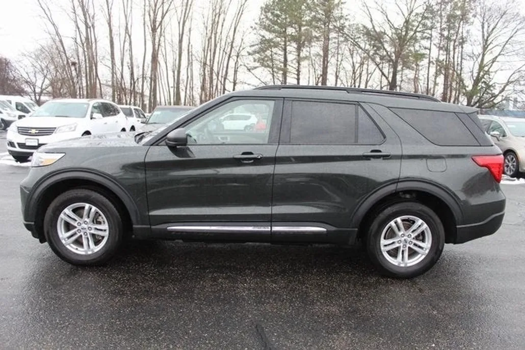 2022 Ford Explorer XLT photo 1