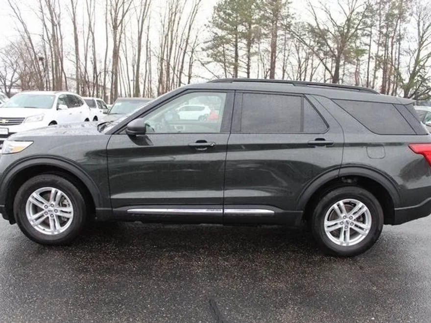 2022 Ford Explorer XLT photo 1