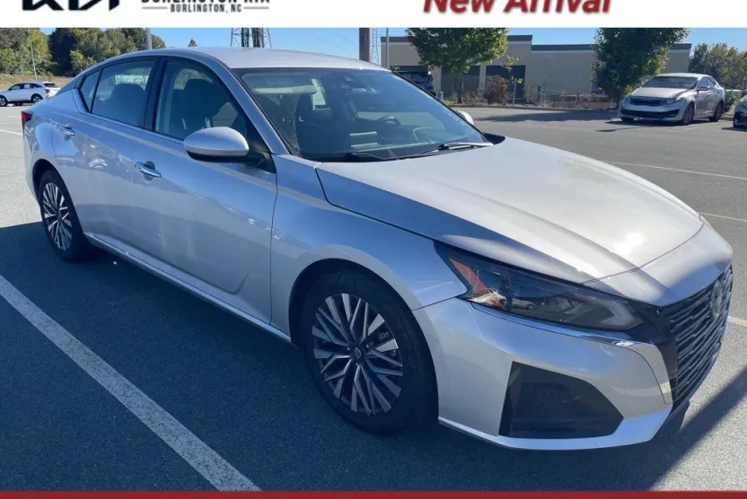 2023 Nissan Altima 2.5 SV photo 1