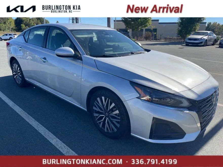 2023 Nissan Altima 2.5 SV photo 1