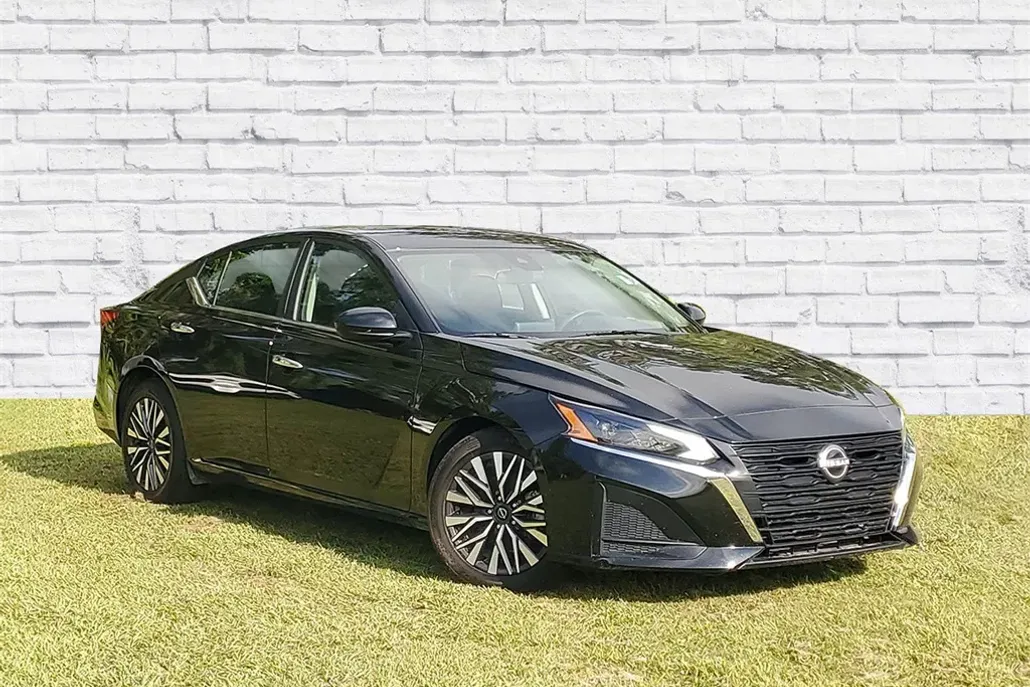 2023 Nissan Altima 2.5 SV photo 1