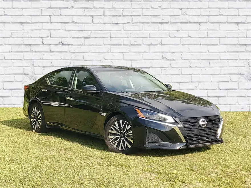 2023 Nissan Altima 2.5 SV photo 1