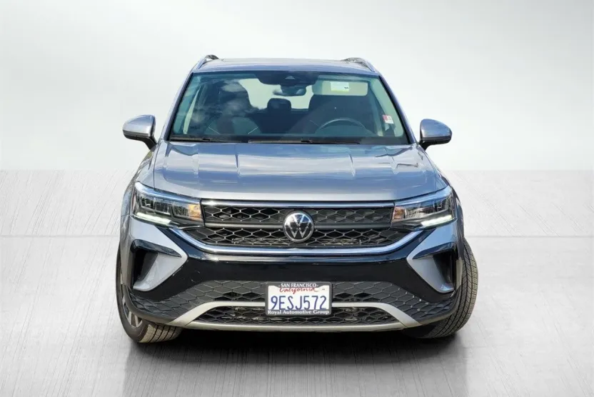 2023 Volkswagen Taos SE photo 1