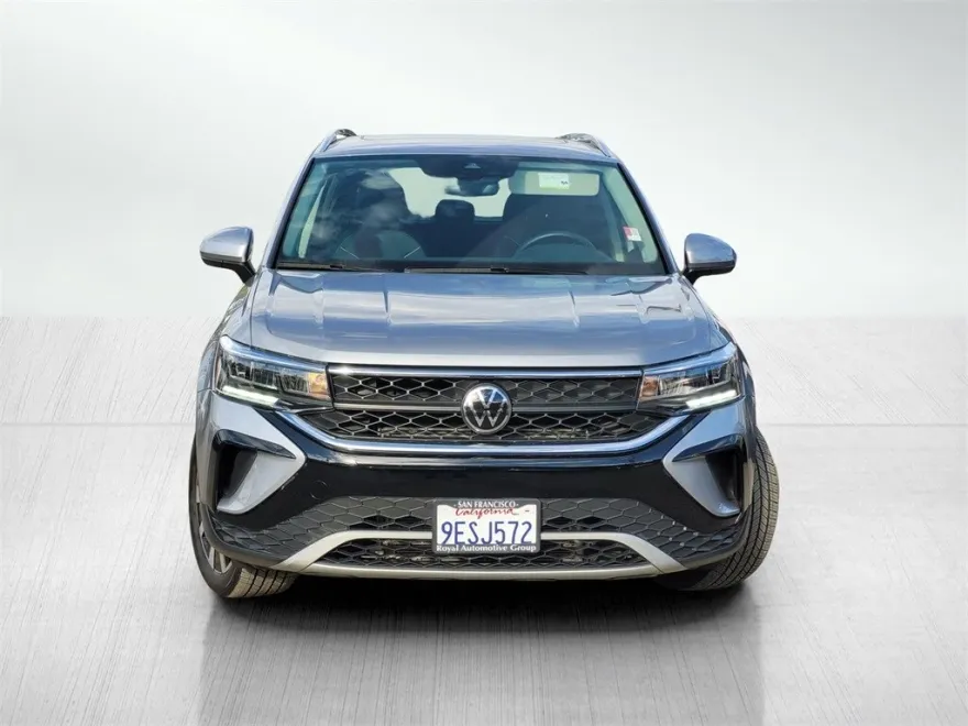 2023 Volkswagen Taos SE photo 1