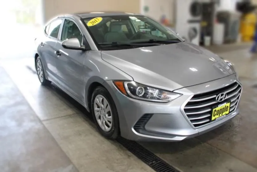 2017 Hyundai Elantra SE photo 1