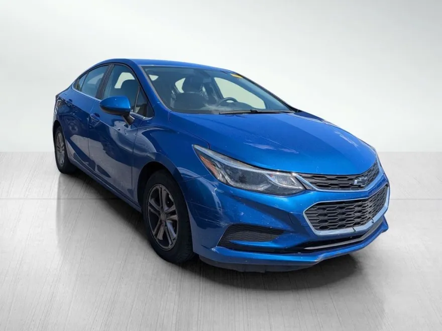 2018 Chevrolet Cruze LT photo 1