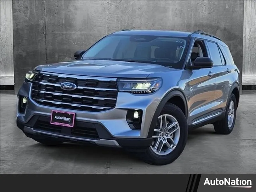 2025 Ford Explorer photo 1