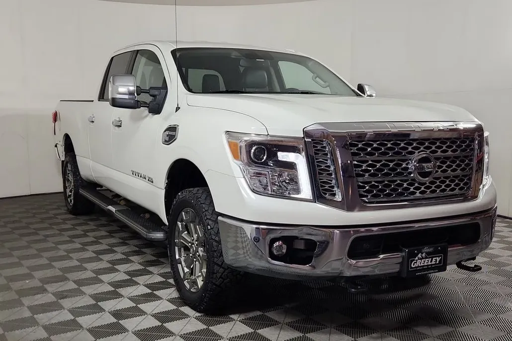 2019 Nissan Titan SL photo 1