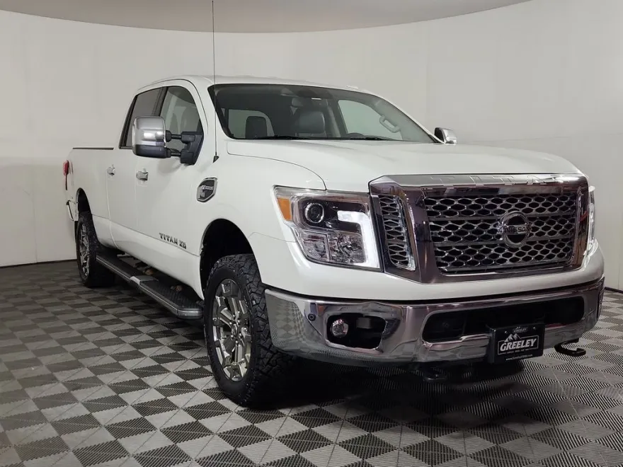 2019 Nissan Titan SL photo 1