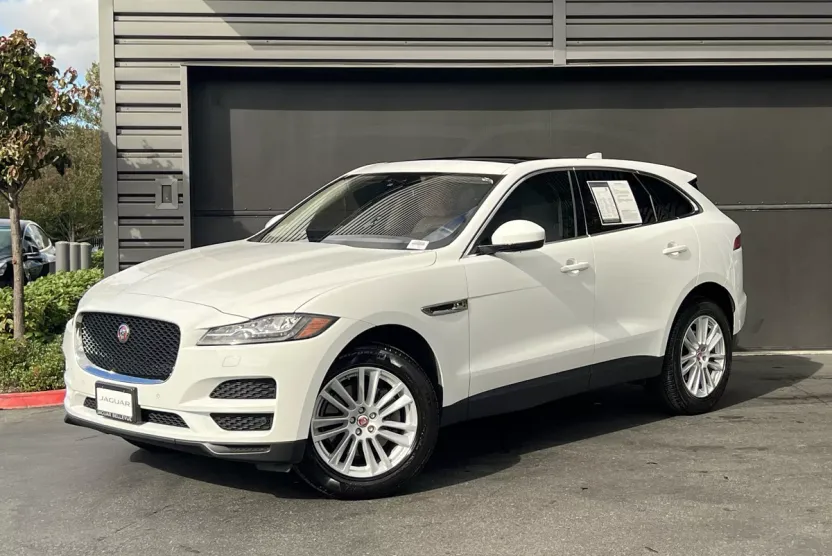 2018 Jaguar F-PACE Prestige photo 1