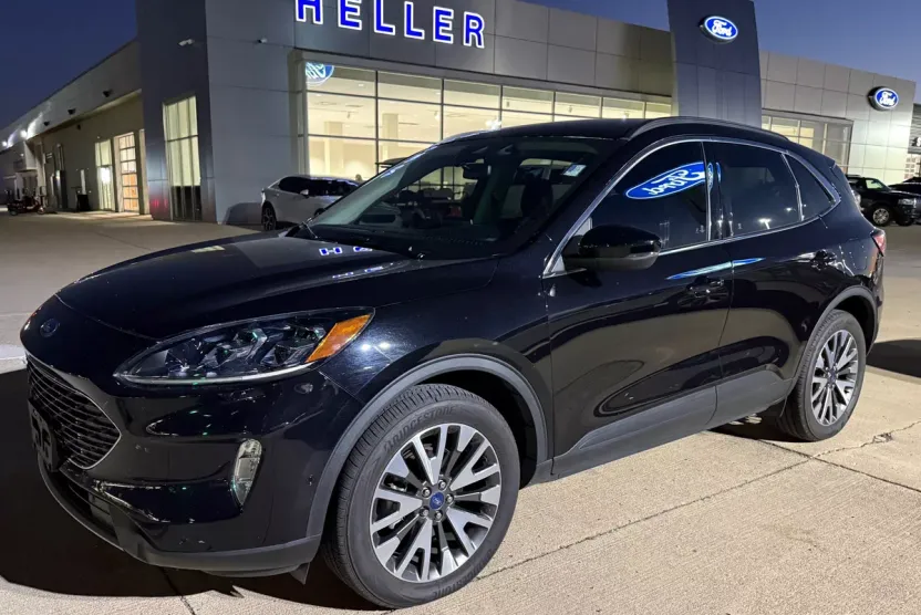 2020 Ford Escape Hybrid Titanium photo 1