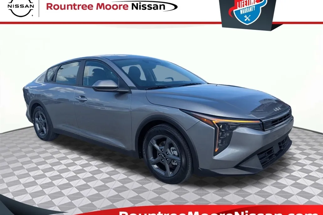 2025 Kia K4 LXS photo 1