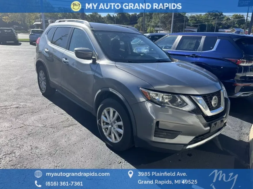 2018 Nissan Rogue SV photo 1