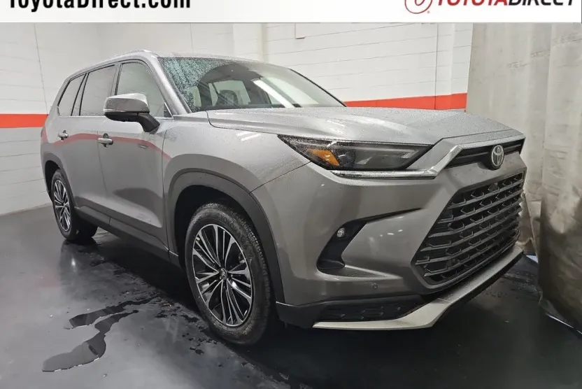 2026 Toyota Highlander Hybrid Platinum photo 1