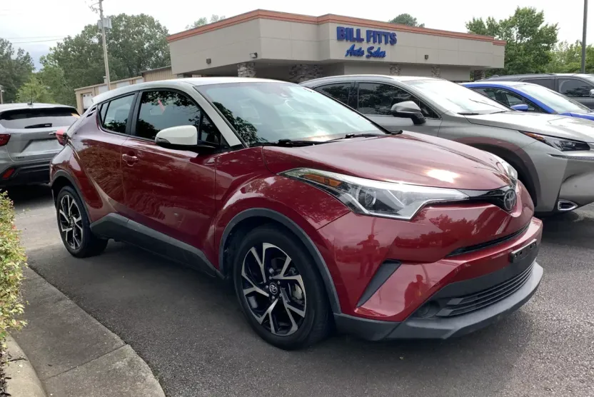2018 Toyota C-HR XLE photo 1