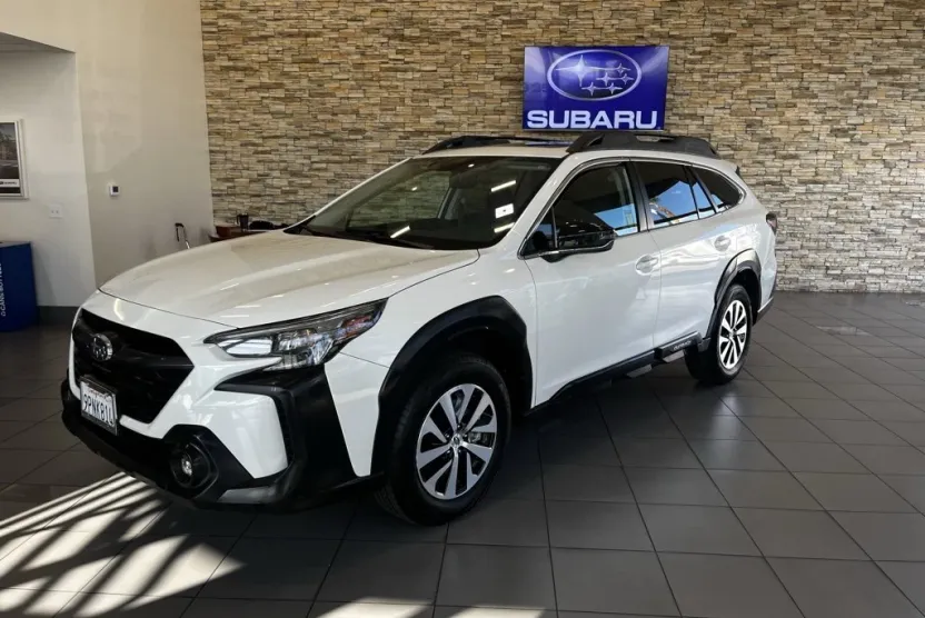 2025 Subaru Outback Premium photo 1