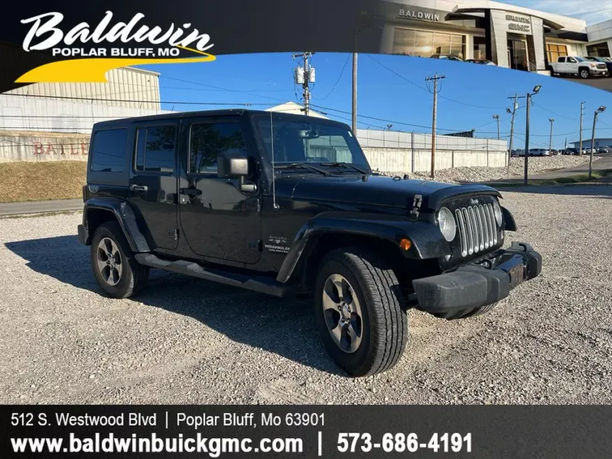 2017 Jeep Wrangler Unlimited Sahara photo 1